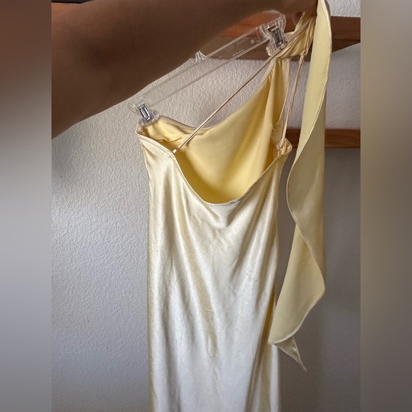 Selfie Leslie One-Shoulder Sash Maxi Dress Butter Yellow Large - Picture 10 of 11